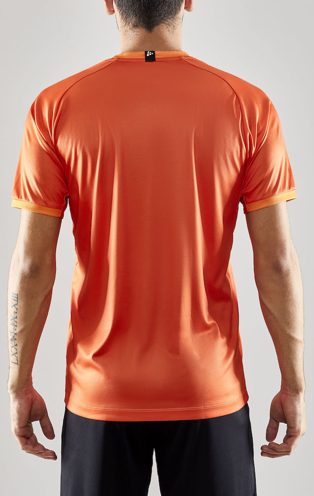 1910178-model-back carrot/ black