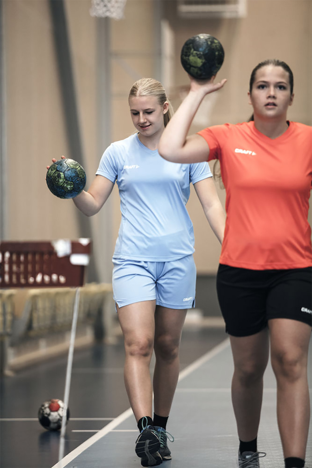 1905576-model8gZGPnCoQ6G8M black