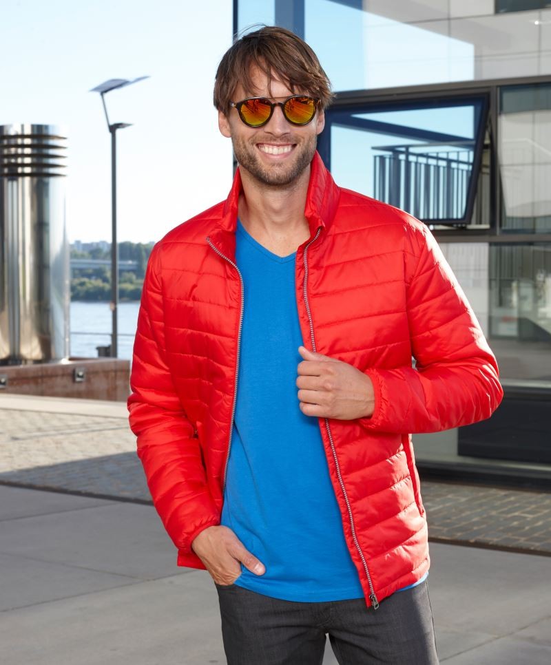 JN1120_model Wattierte Herren Jacke James&Nicholson JN1120