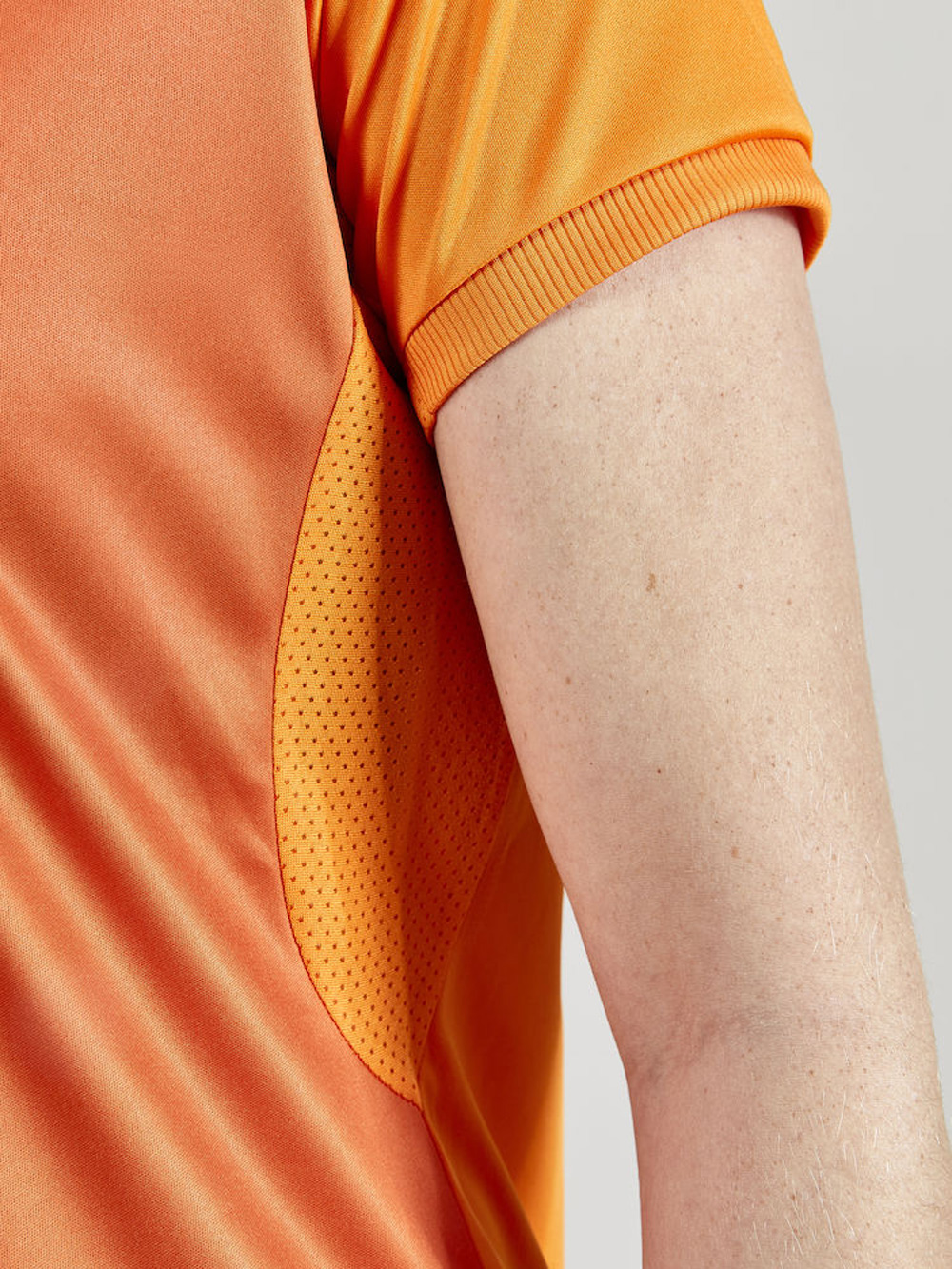 1910179-detail carrot/ black