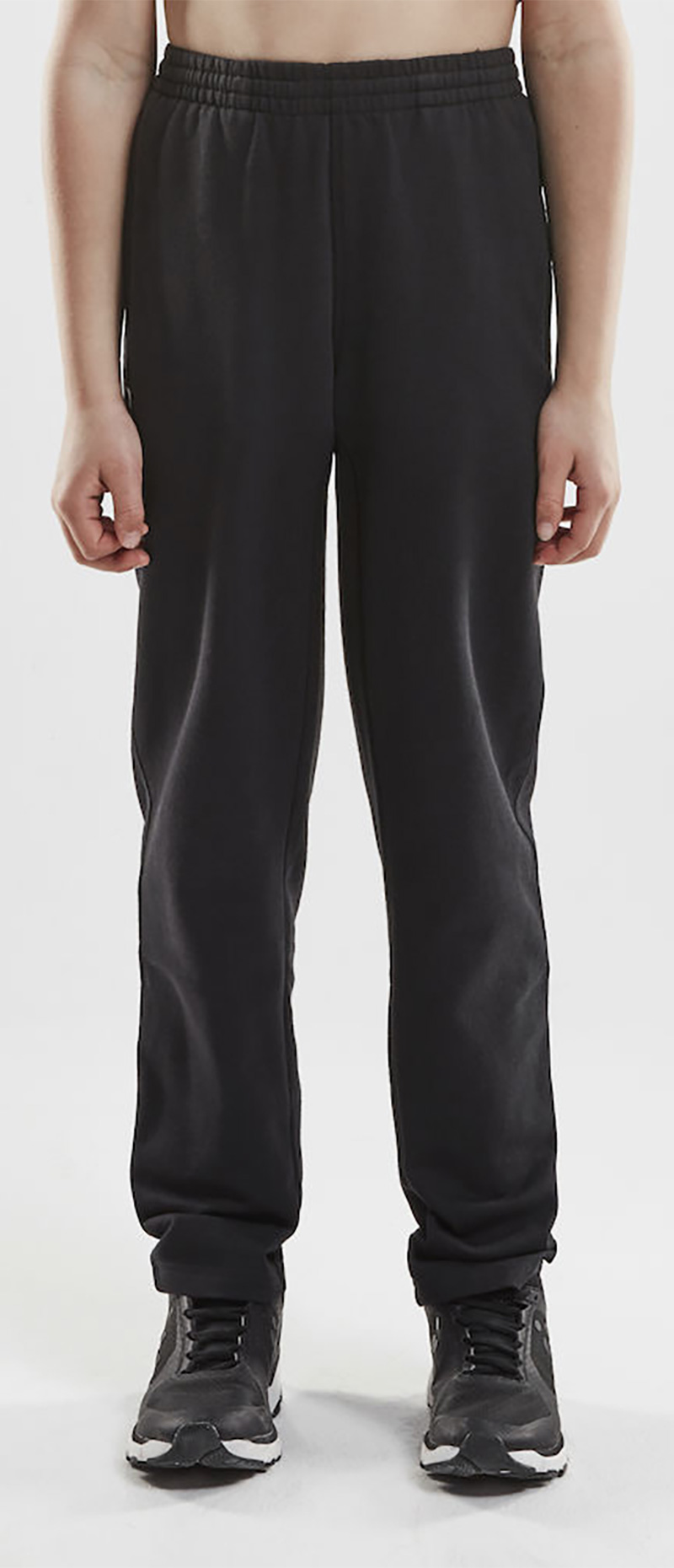 1907952-model black